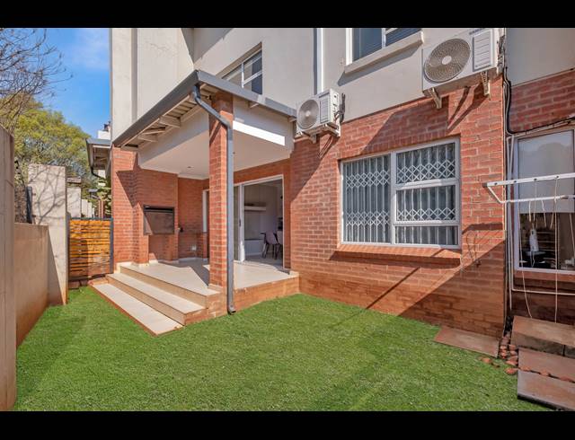 3 BEDROOM TOWNHOUSE FOR SALE IN VICTORY PARK